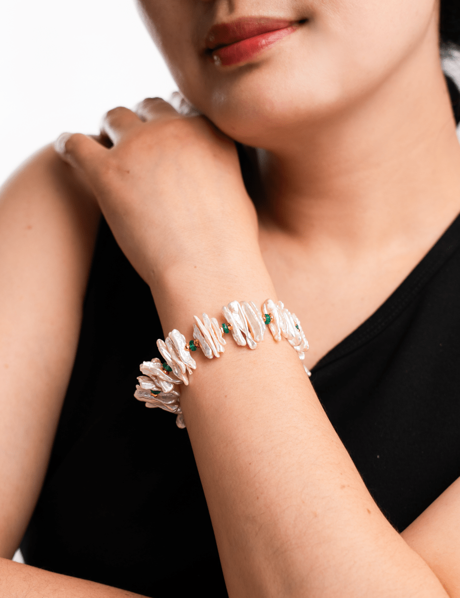 AURA DUO Green Agate Biwa-style stick pearl bracelet worn on wrist, featuring gold-plated spacer beads.