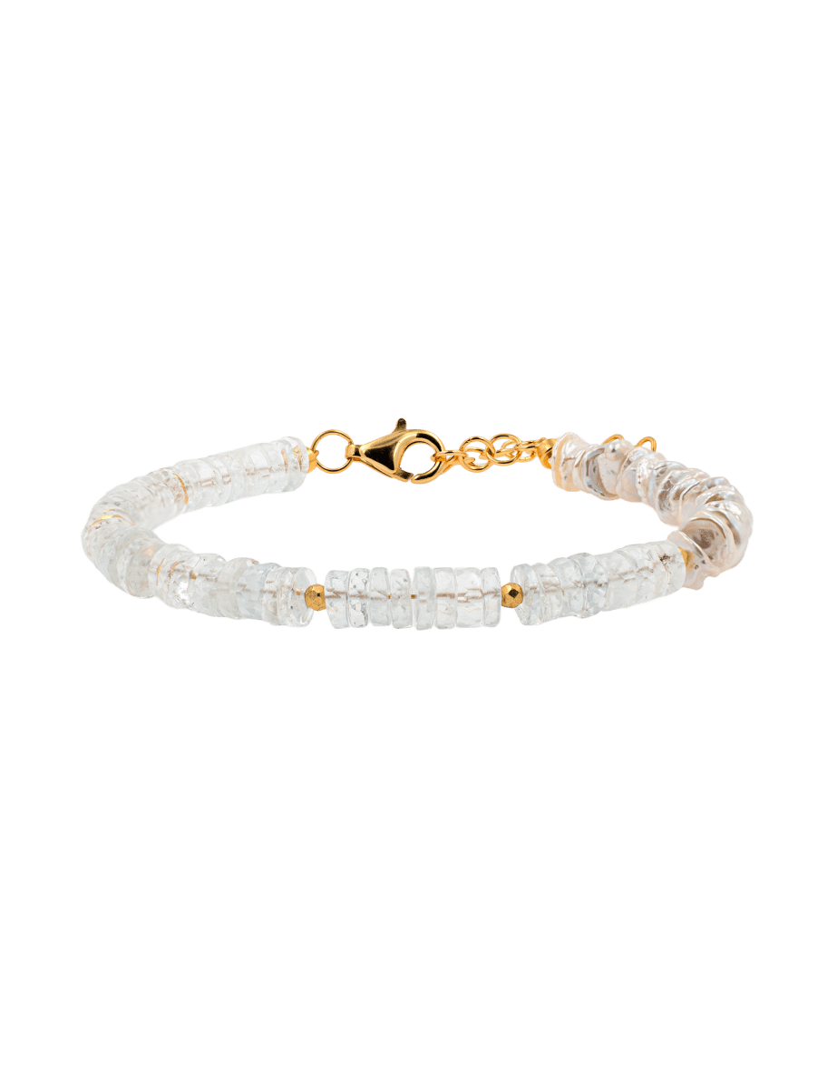 Elegant bracelet featuring clear crystal and gold-plated accents, perfect for enhancing any outfit.