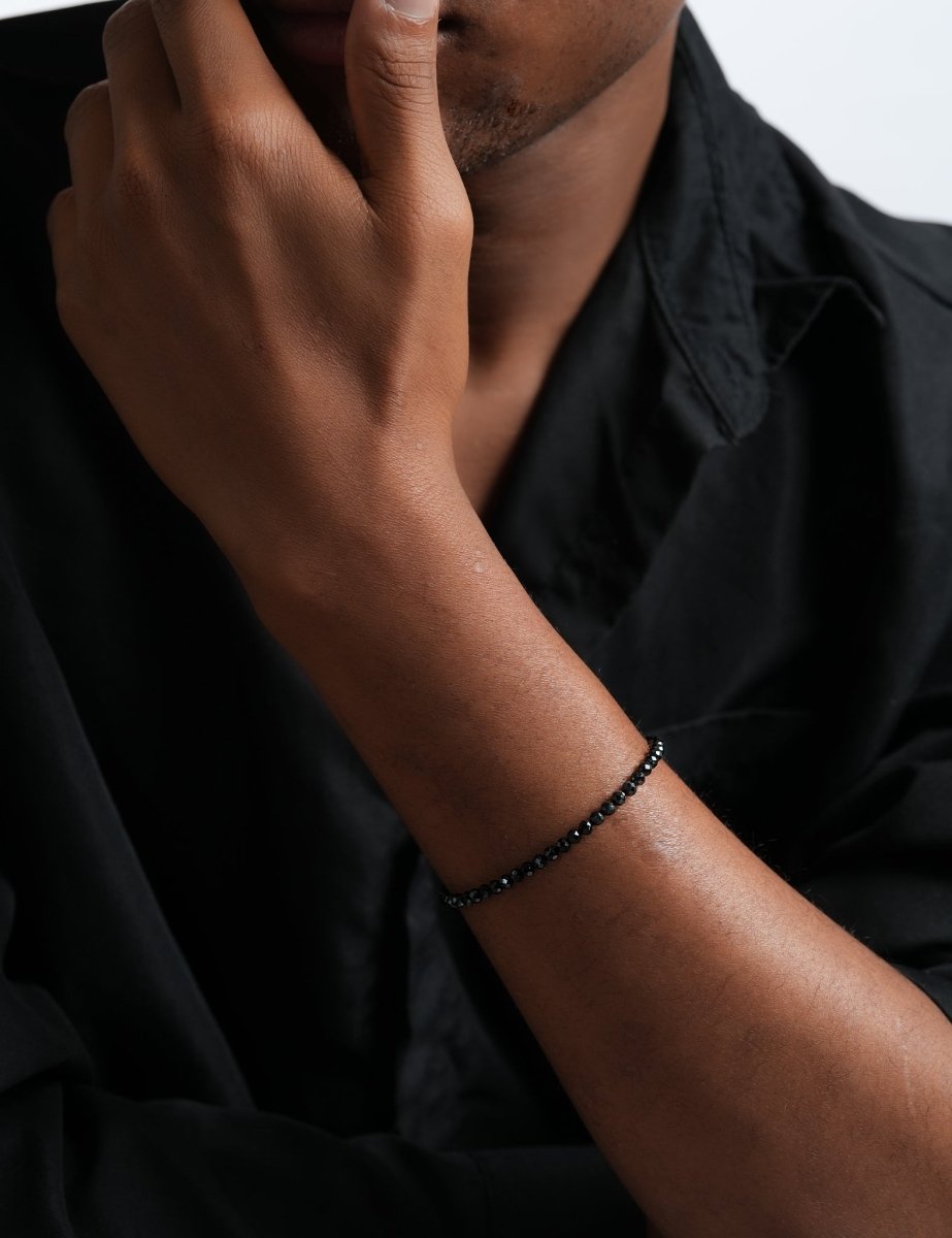 Model wearing BEAMMORE black onyx faceted 4mm bracelet – Clean, modern style