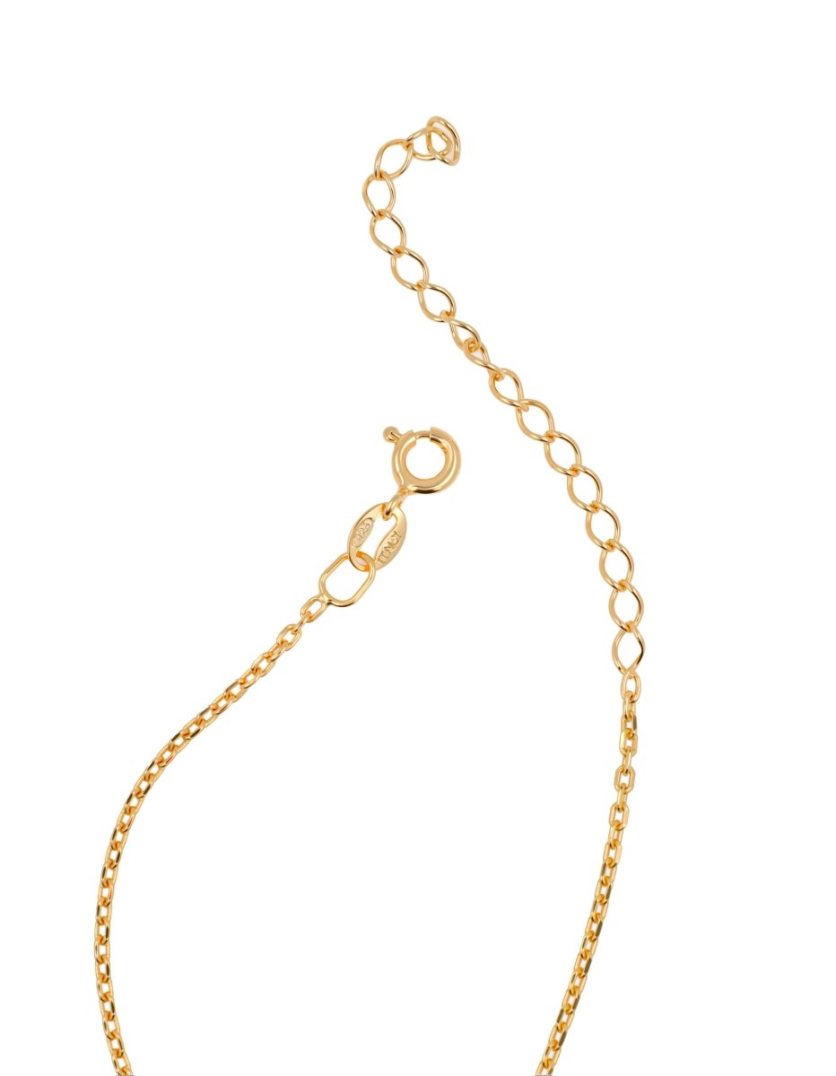 Close-up of classic cable links and secure clasp in necklace – BEAMMORE craftsmanship