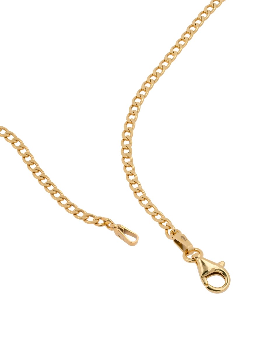 Close-up of curb chain links and secure lobster clasp in necklace – BEAMMORE craftsmanship