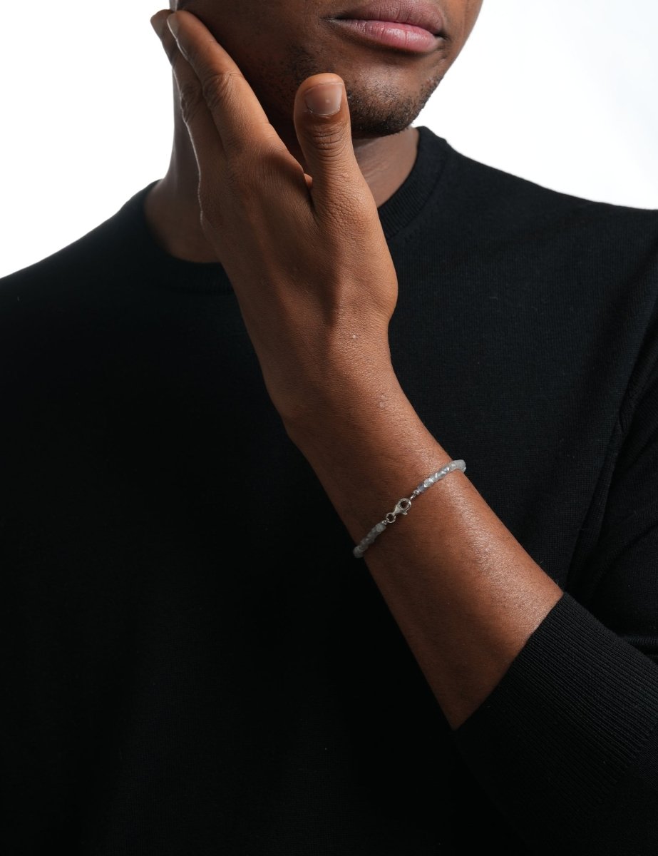 Model wearing BEAMMORE grey moonstone beaded sterling silver bracelet – Elegant unisex jewelry gift for everyday wear