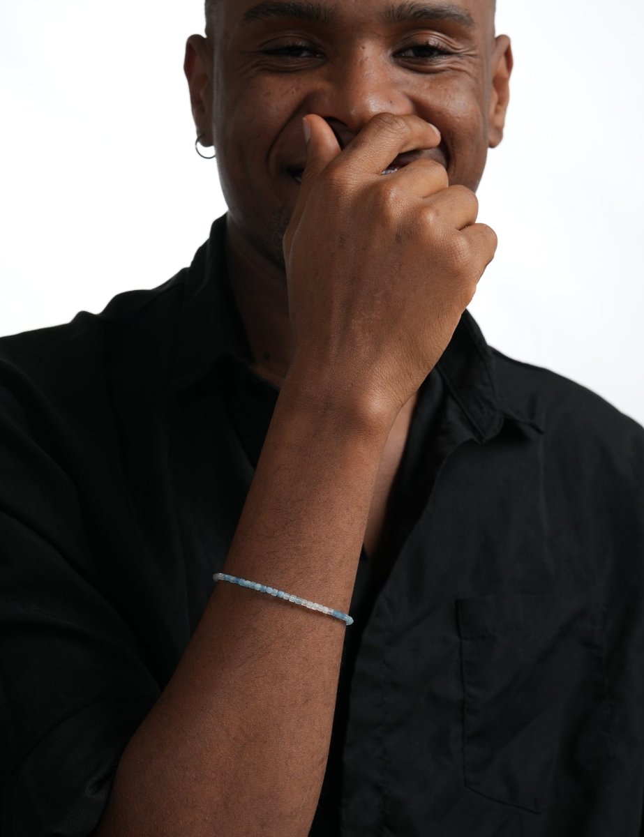 Model wearing BEAMMORE aquamarine 3×3mm bracelet – Clean, modern style