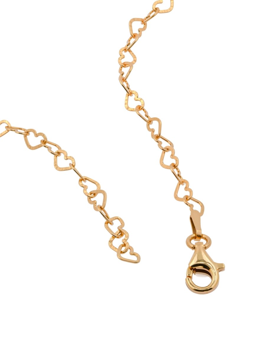 Close-up of heart links and secure clasp in necklace – BEAMMORE craftsmanship