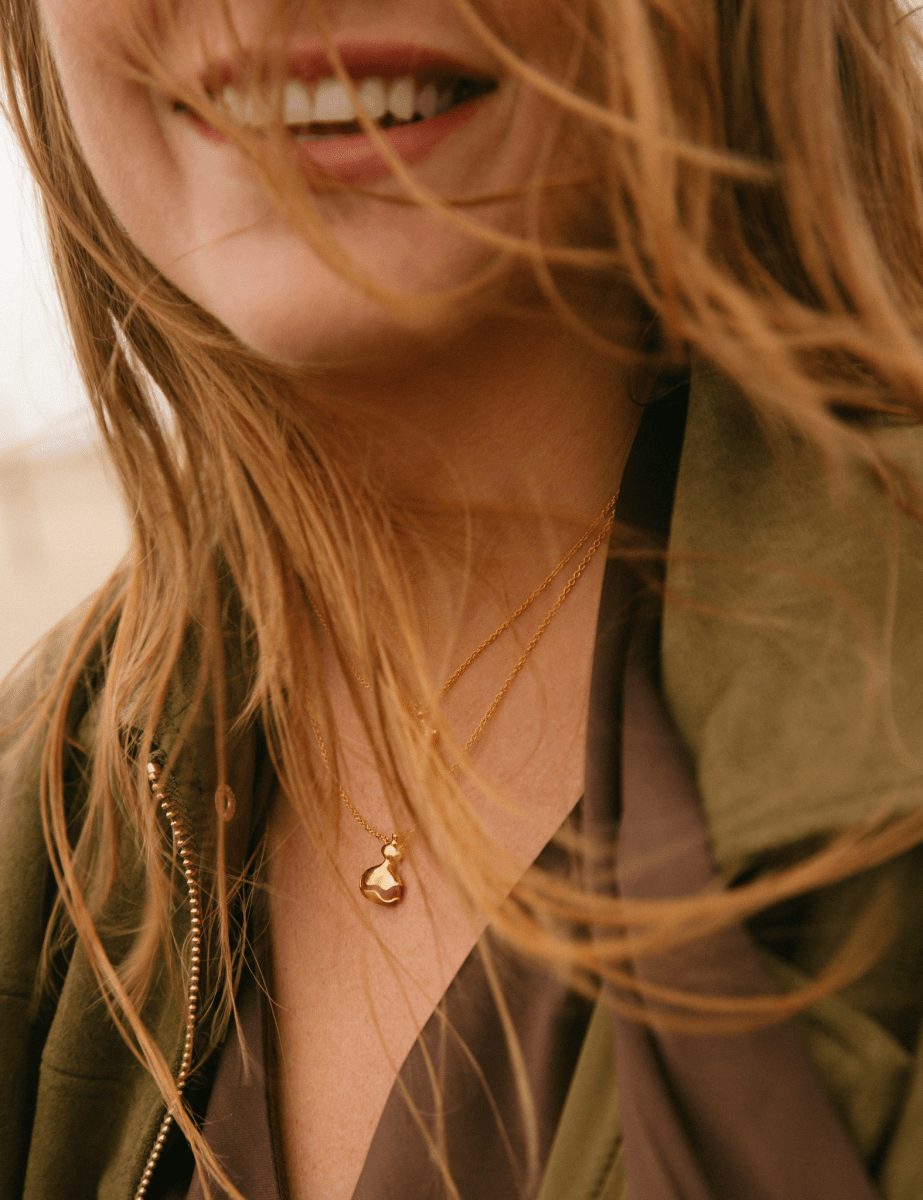 Model wearing BEAMMORE citrine beaded necklace – Elegant birthstone jewelry gift for women