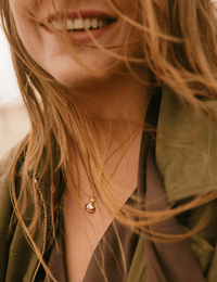 Model wearing BEAMMORE citrine beaded necklace – Elegant birthstone jewelry gift for women