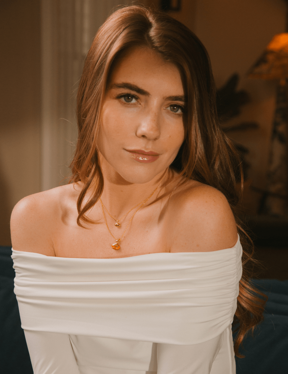 Model wearing BEAMMORE gourd-inspired HuLu necklace with golden citrine – Elegant and meaningful jewelry gift for women