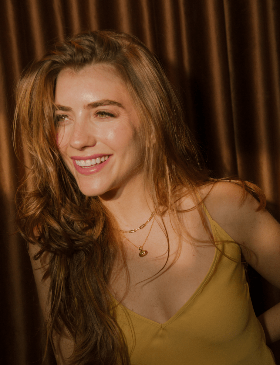 Model wearing BEAMMORE garnet beaded necklace – Elegant birthstone jewelry gift for women