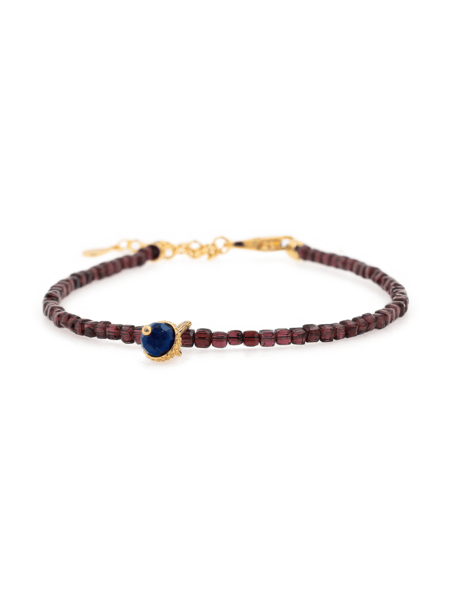 Love Garnet faceted bracelet with lapis lazuli charm in 925 sterling silver, promoting love and emotional healing.