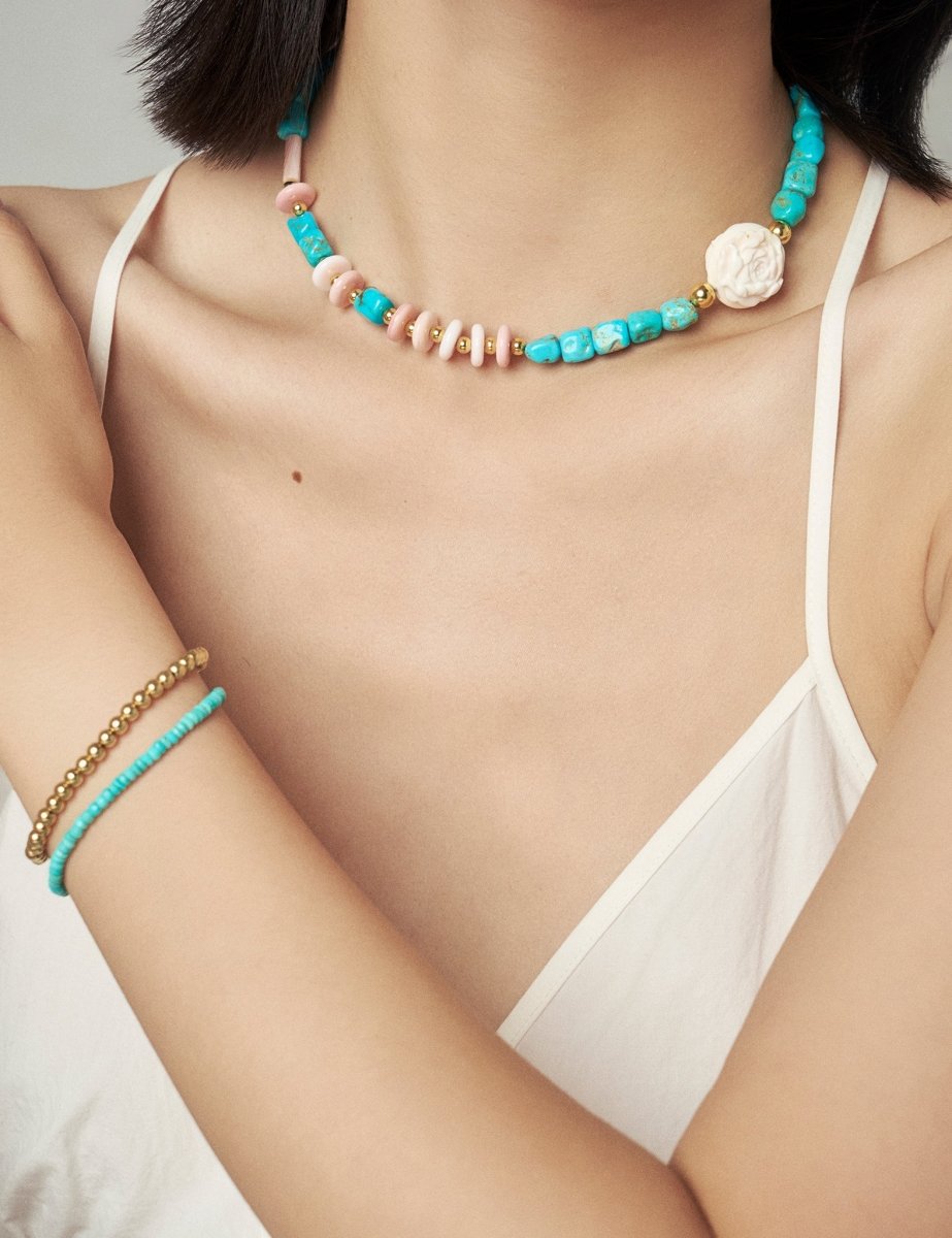 Model wearing BEAMMORE turquoise beaded necklace – Minimal, stackable style