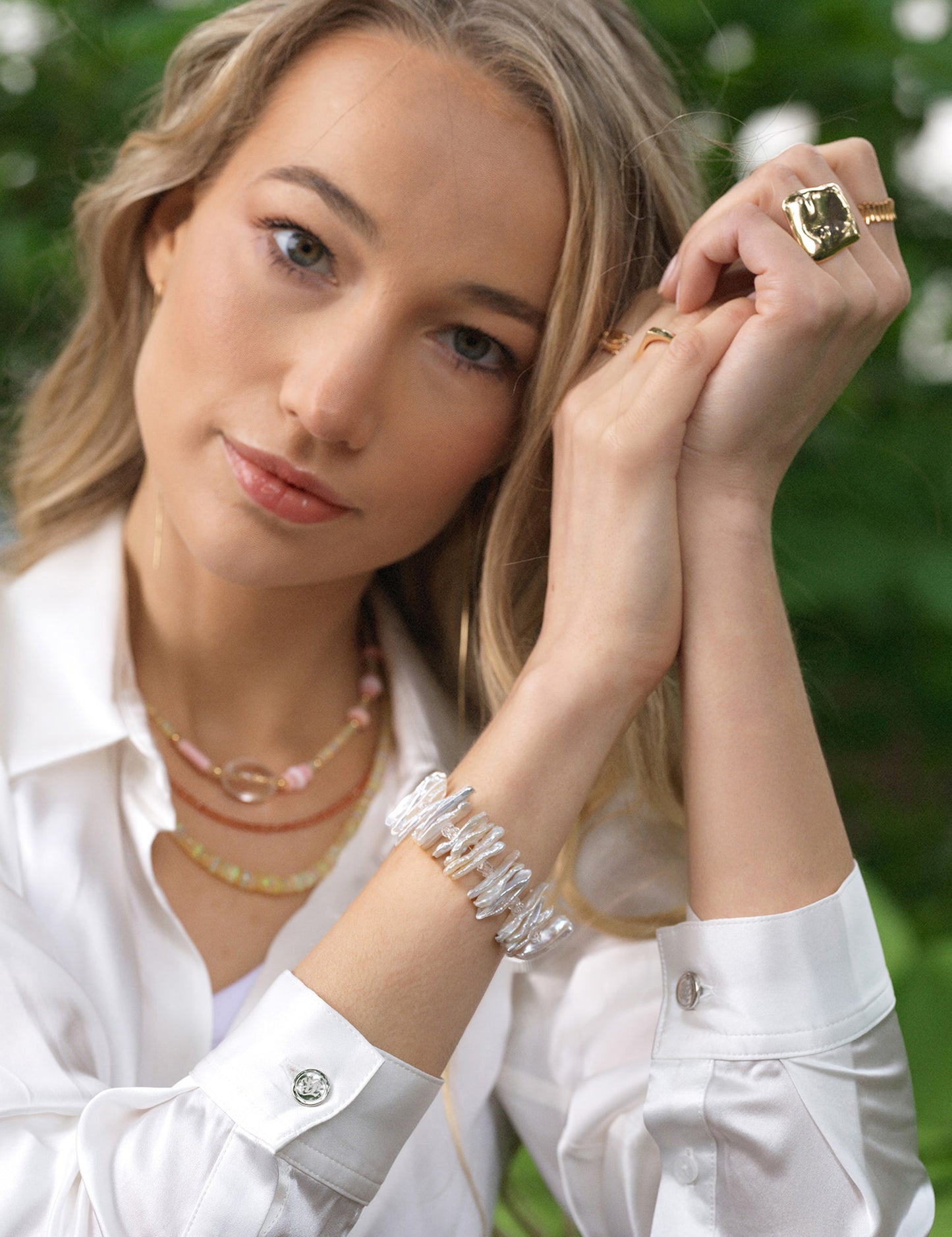 Model wearing BEAMMORE clear quartz & Biwa pearl beaded gold-plated sterling silver bracelet – Elegant birthstone jewelry gift for women