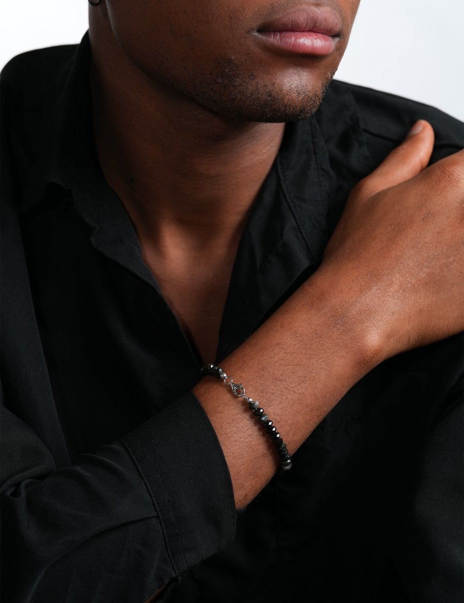 Model wearing BEAMMORE silver obsidian faceted 4×6mm bracelet – Clean, modern style