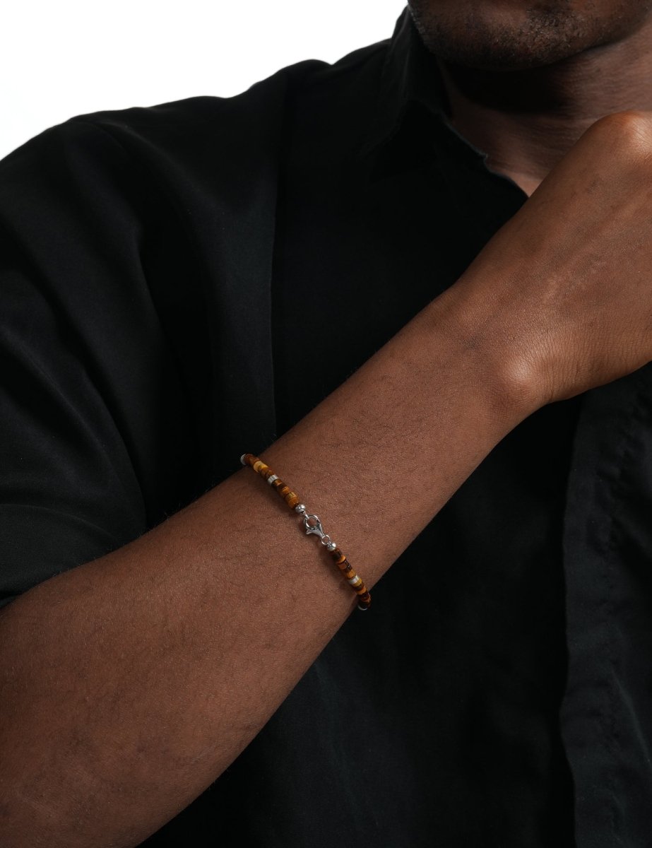 Model wearing BEAMMORE tiger’s eye beaded sterling silver bracelet – Minimal, stackable style