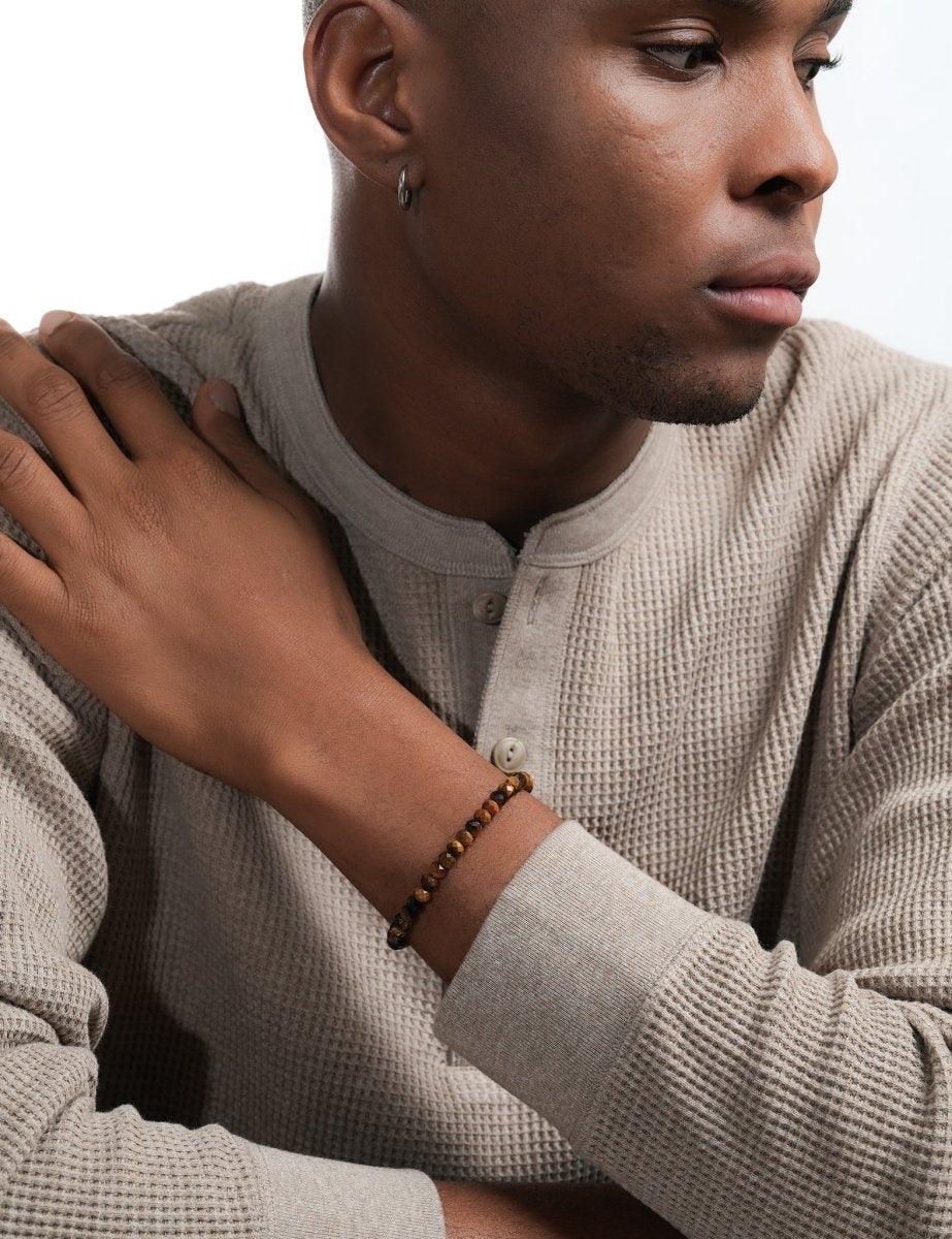 Model wearing BEAMMORE tiger’s eye faceted 4×6mm bracelet – Clean, modern style