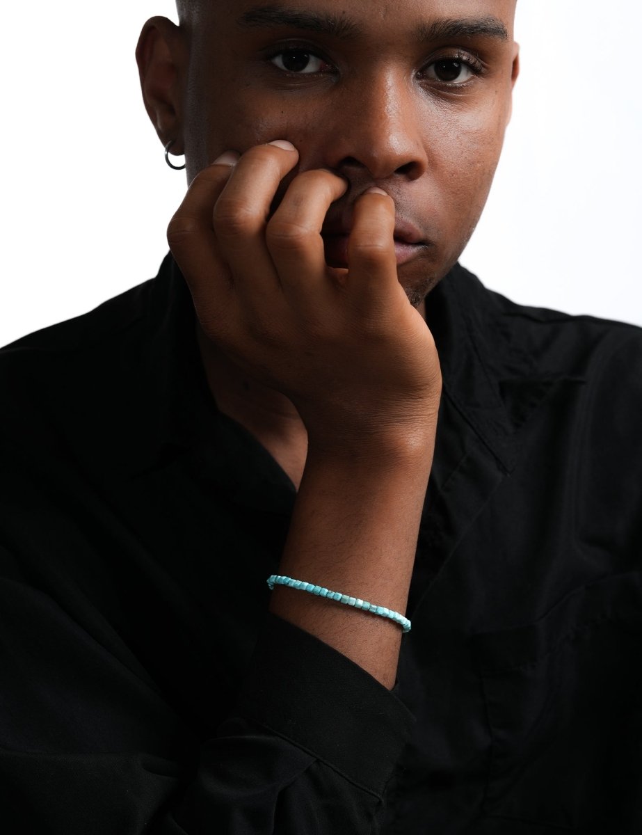 Model wearing BEAMMORE turquoise 4×4mm bracelet – Clean, modern style