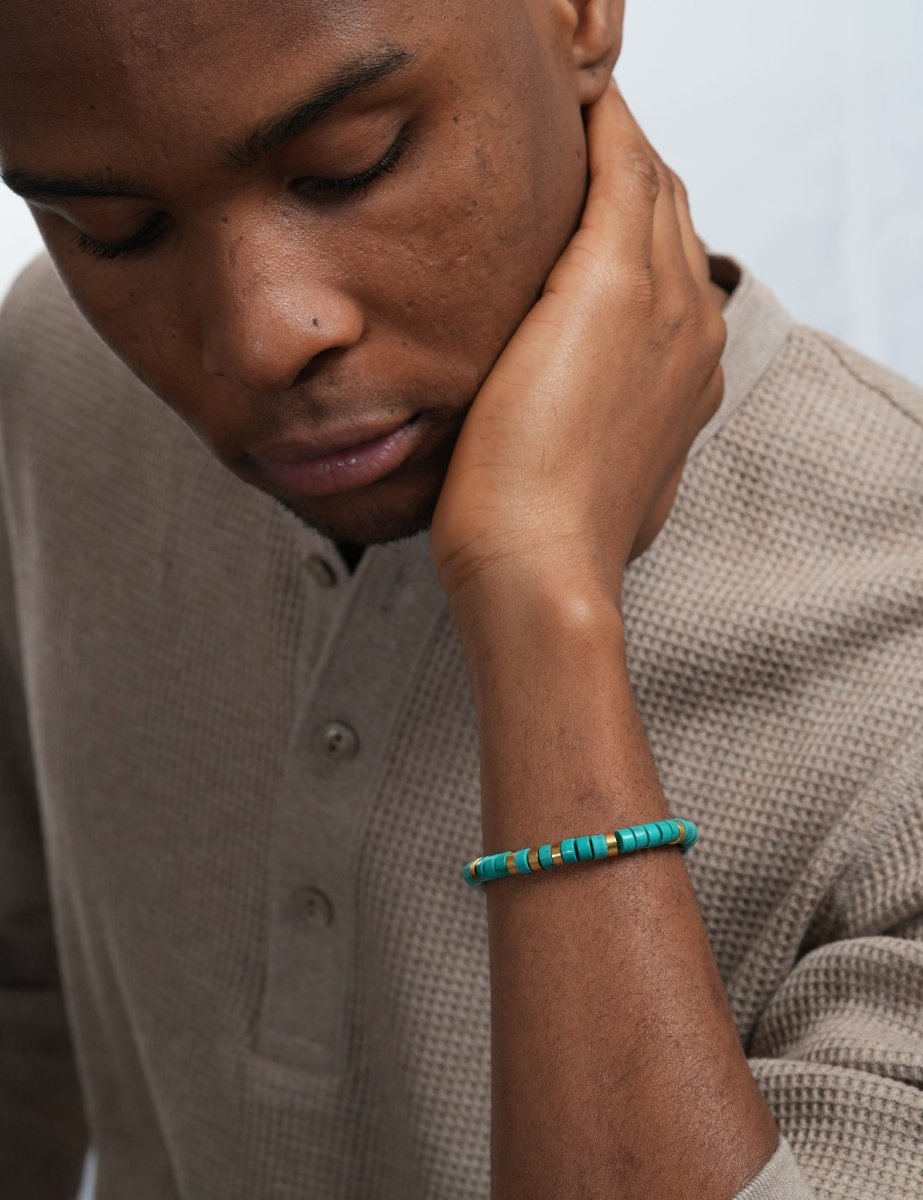 Model wearing BEAMMORE turquoise faceted 6mm gold-plated bracelet – Clean, modern style