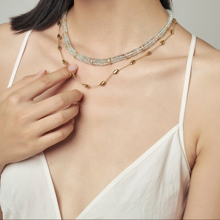 Model wearing BEAMMORE aquamarine necklace in gold-plated sterling silver – Minimal, layer-ready, hypoallergenic style