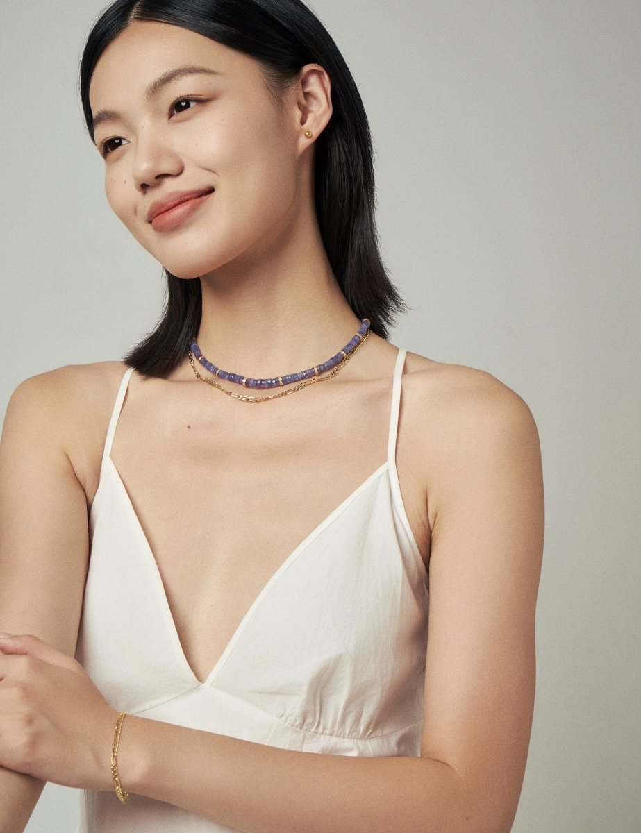 Model wearing BEAMMORE tanzanite necklace in gold-plated sterling silver – Minimal, layer-ready, hypoallergenic style
