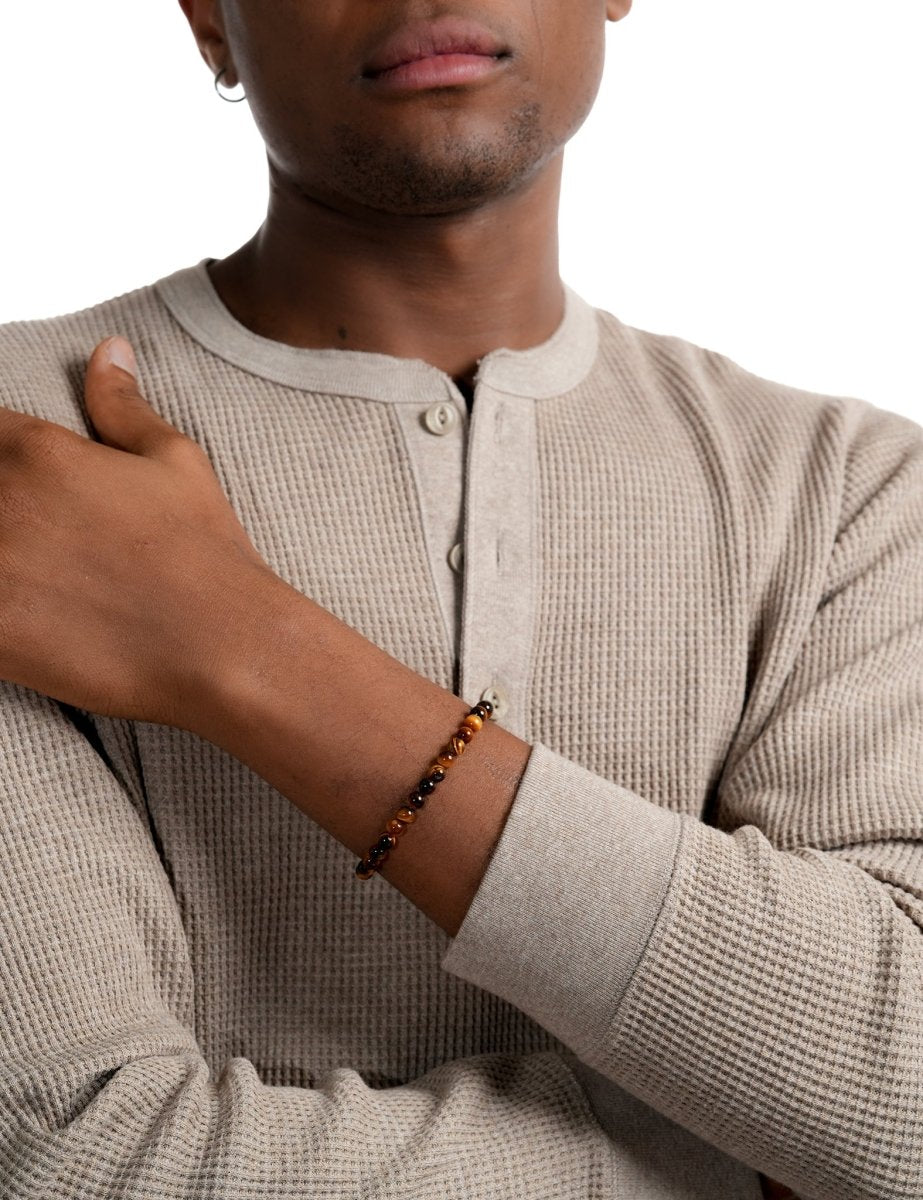 Model wearing BEAMMORE tiger’s eye beaded bracelet – Elegant birthstone jewelry gift for men